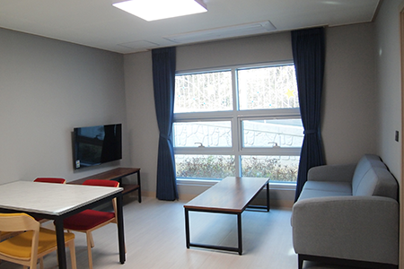 통나무집 거실 이미지